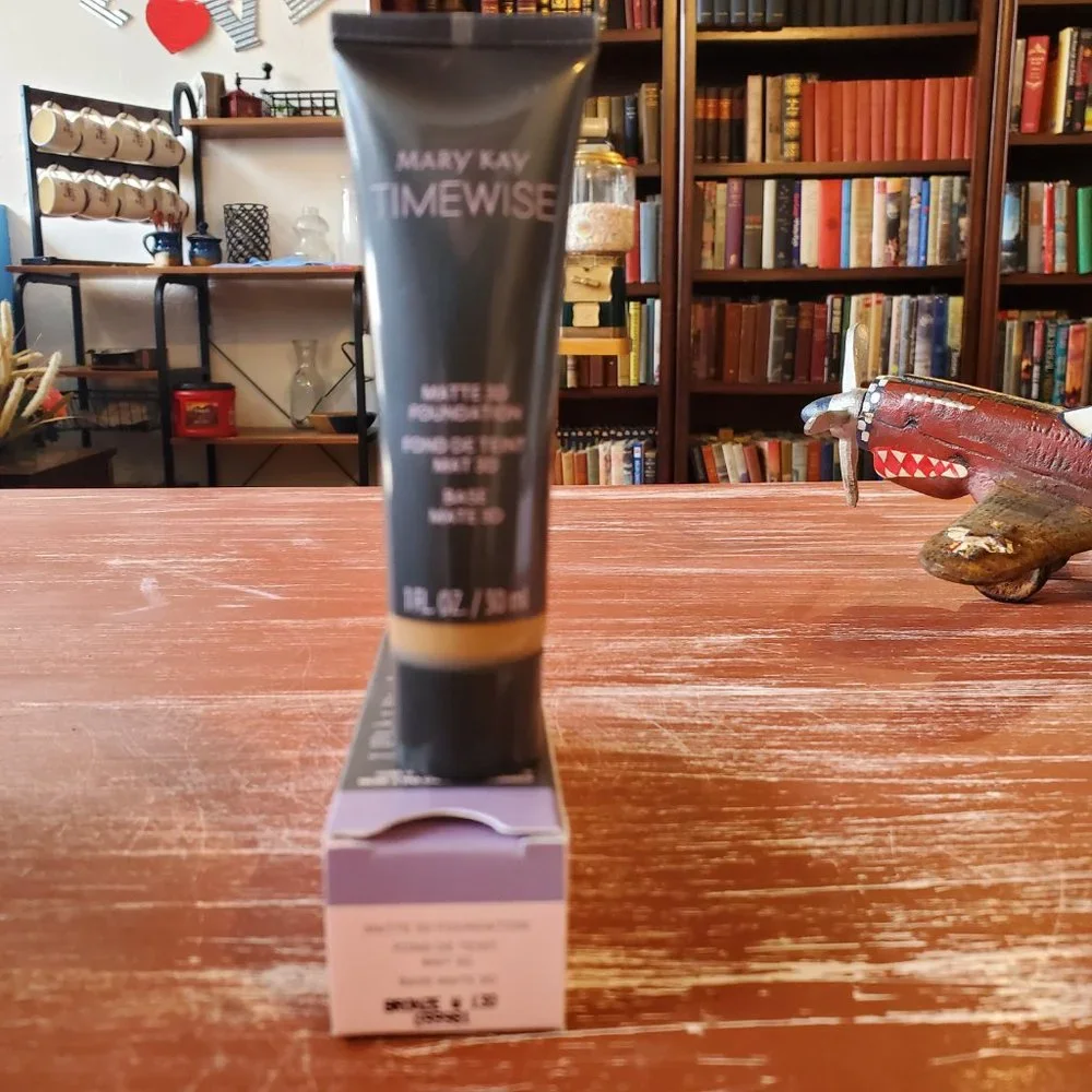Bronze W 130 (Warm) Matte 3D Foundation - Mary Kay